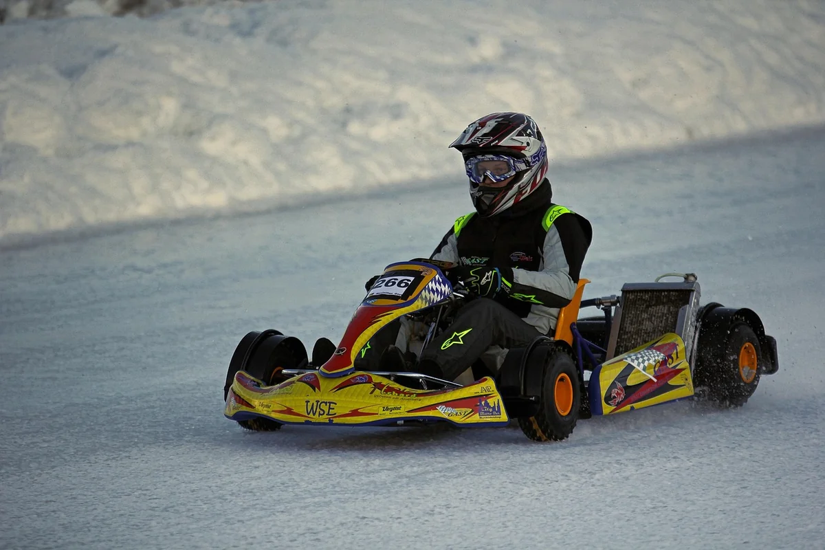 Position des mains et des bras sur le volant