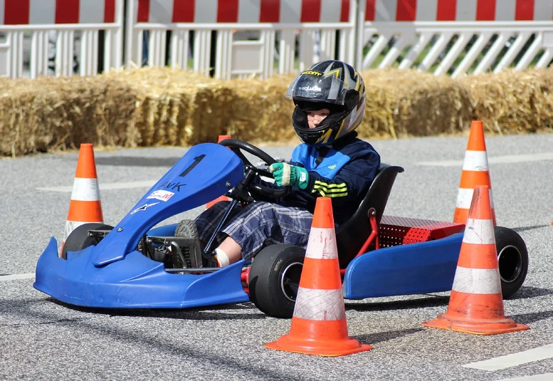 Gestion de la pression : 30 karts sur une piste étroite