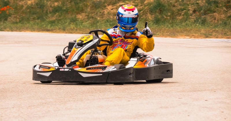 Housse de kart couvrantes ou légères : le comparatif qui tranche